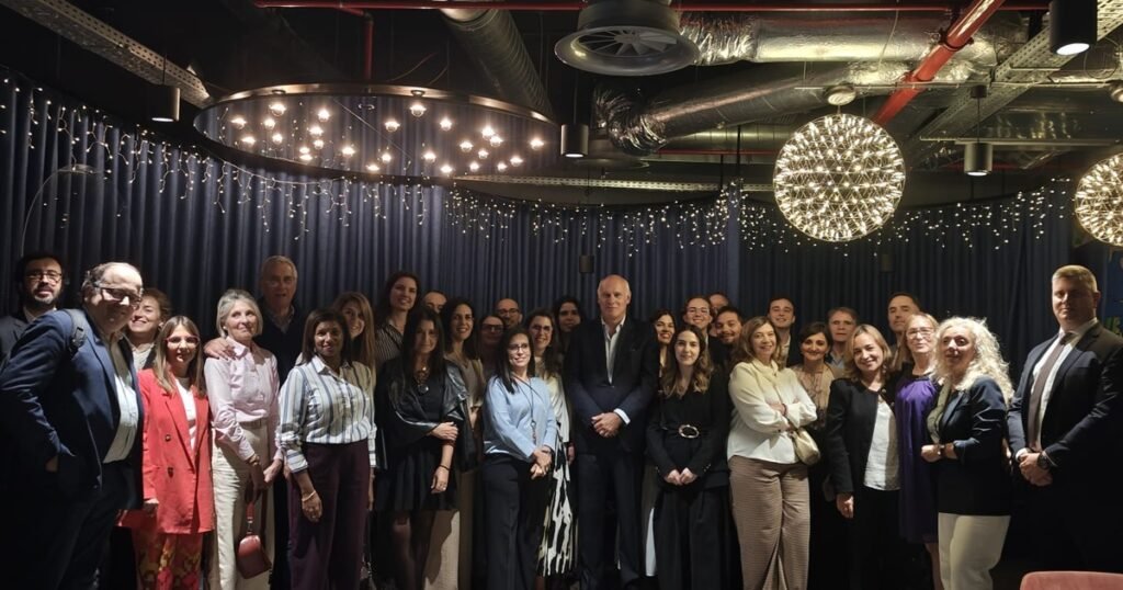 Fotografia de grupo dos participantes da Regresso à Casa de Partida com João Vale de Almeida, Pestana Brussels Schuman, Outubro de 2026